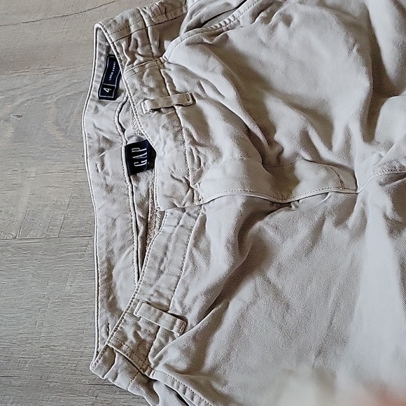 Gap khaki pants size 4 - Picture 2 of 9